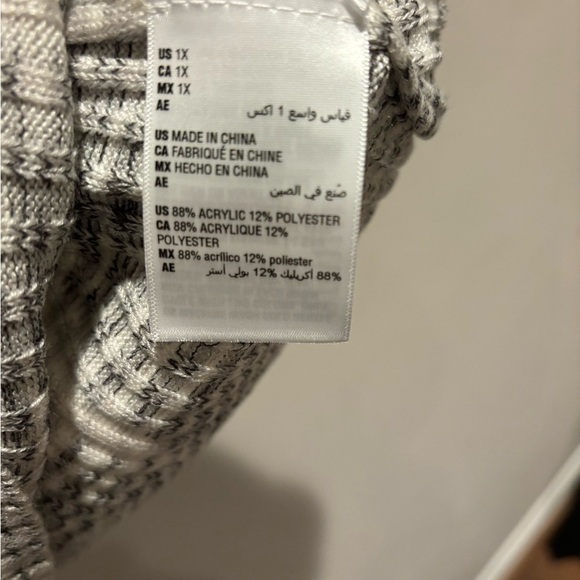 And Now This NWT size L short leave sweater crop top - Picture 6 of 6